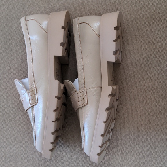 Dolce Vita Elias Flat in Sesame Crinkle Patent Size 10 - Picture 4 of 7